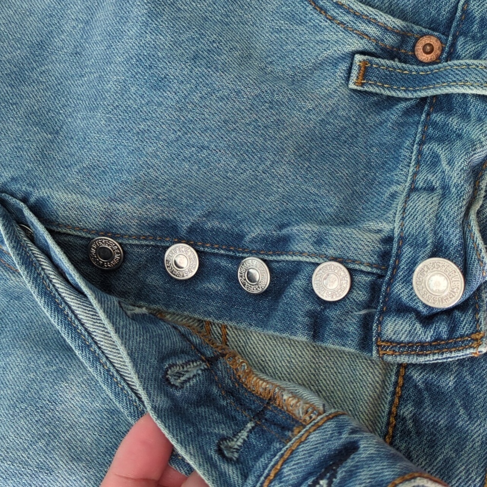 Levi's 501 Light Blue Distressed Denim Shorts Button Fly Sz 31 - Picture 9 of 9